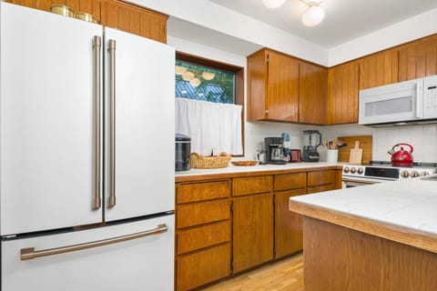 "House was clean and very comfortable Love the view and sound of the river in our backyard" - Camille