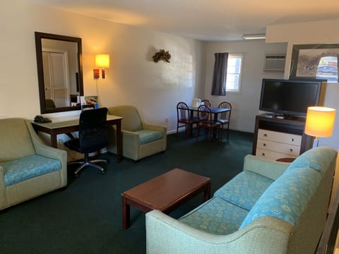 Signature Suite, Multiple Beds | Living area | 42-inch Smart TV with cable channels, TV