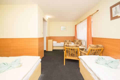 Standard Quadruple Room | Free WiFi, bed sheets