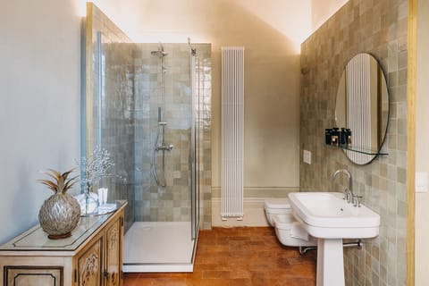 Traditional Suite | Bathroom | Designer toiletries, hair dryer, slippers, bidet