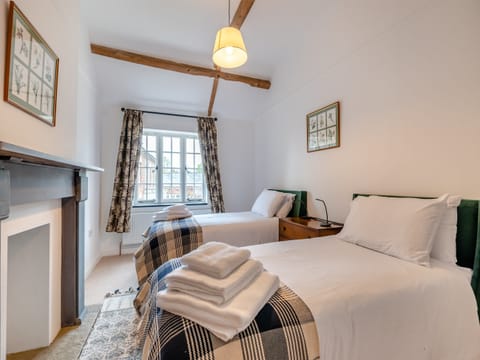 Twin bedroom | Grooms Cottage, Westbury-on-Severn