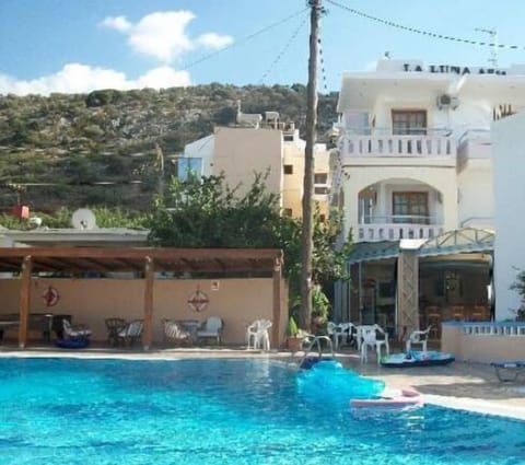 Seasonal outdoor pool, pool umbrellas, sun loungers