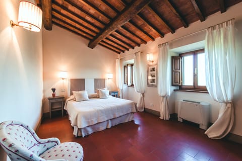 Junior Suite | In-room safe, individually furnished, soundproofing, free WiFi