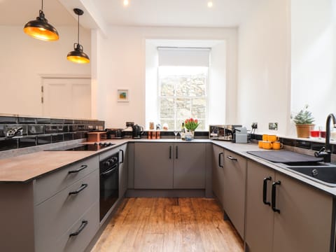 Cottage | Private kitchen | Fridge, dishwasher, electric kettle, toaster