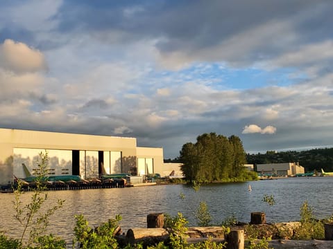 Boeing - 737 home - 2.9 miles away