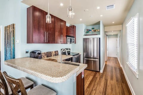 Sky Suite - Breakfast Bar - Seating for 2