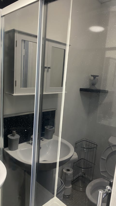 Exclusive Apartment, Ensuite | Bathroom