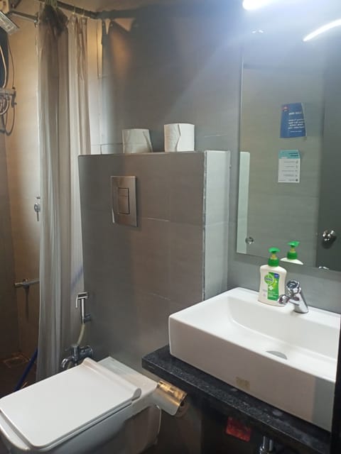 Standard Double Room | Bathroom | Shower, towels, toilet paper