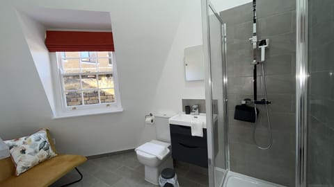 Deluxe Double Room | Bathroom