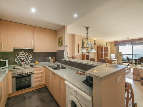 Cabinetry, Property, Countertop, Kitchen, Wood, Kitchen Stove, Interior Design, Kitchen Appliance, Stove, Home Appliance