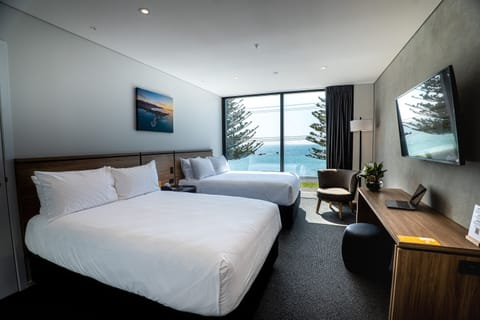 Ocean View Twin | In-room safe, soundproofing, iron/ironing board, free cribs/infant beds