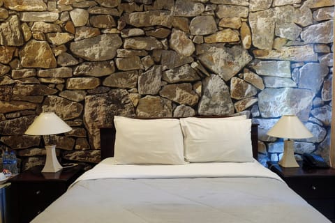 Superior Room | Minibar, in-room safe, desk, laptop workspace