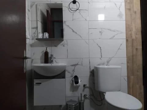 Design Twin Room | Bathroom