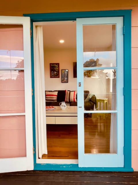 102025 MatauriBayRetreat ShearersCottage 20