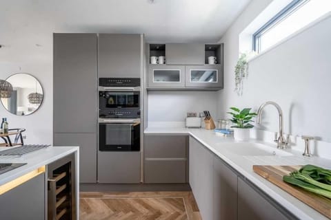 Kitchen at 3 Bol Y Maer, Bude, Cornwall, self catering with Beach Retreats.