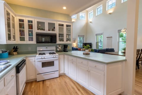 Main Level | Kitchen