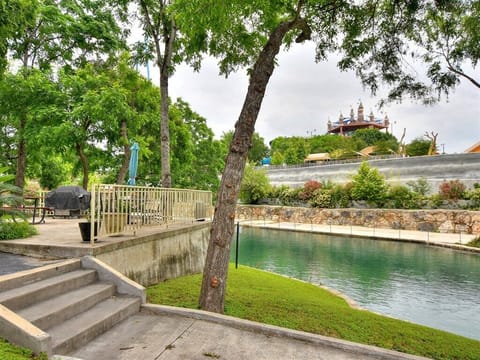 Direct Access into the Comal River