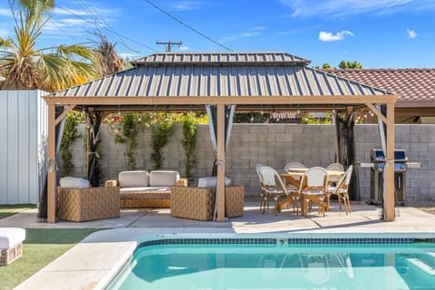 Poolside family vacation rental in Bermuda Dunes by Rather Be Properties