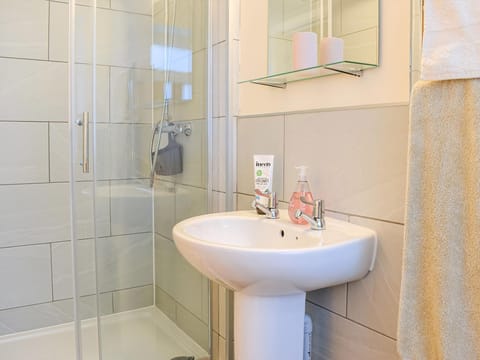 Shower room | Ring of Bells, South Molton