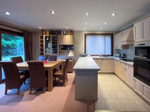 Open plan living space | Glen View - Great Glen Waterside Cottages, Spean Bridge