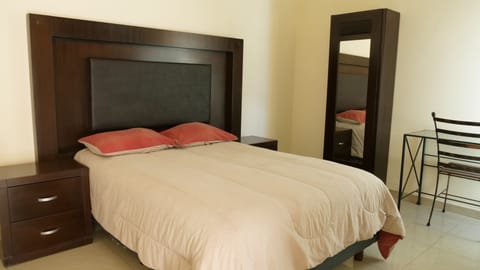 Standard Room, 1 King Bed | Premium bedding, free WiFi