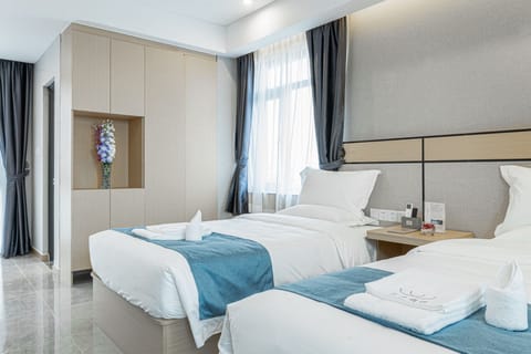 Deluxe Twin Room | Minibar, free WiFi, bed sheets