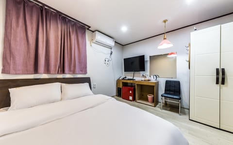 Room (Special Room) | 1 bedroom, free WiFi, bed sheets