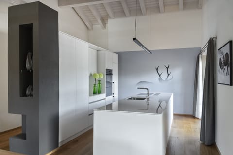 Luxury Suite | Private kitchen | Espresso maker, coffee/tea maker