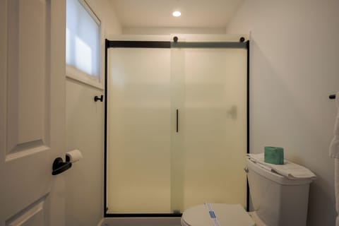 Standard Room, 1 Bedroom, Non Smoking (two full) | Bathroom | Towels