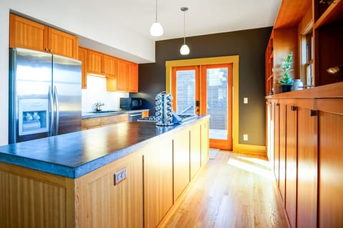 Use the fully outfitted kitchen to cook a meal, make a snack, or serve take-out.