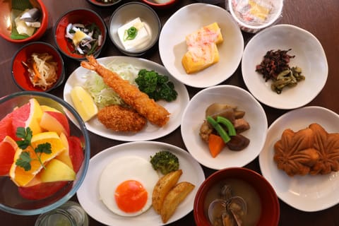 Daily buffet breakfast (JPY 2300 per person)
