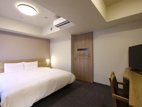 Basic King Room, Non Smoking | Desk, soundproofing, free WiFi, bed sheets