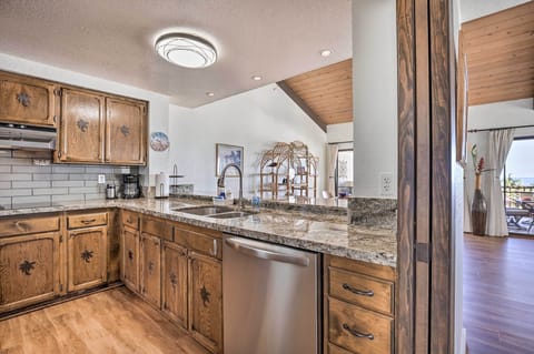 Kitchen | Fully Equipped | Cooking Basics | Dishware/Flatware | Toaster