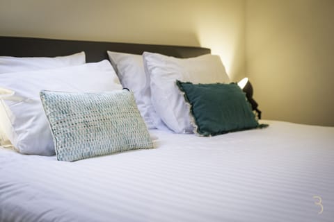 Premium bedding, minibar, laptop workspace, soundproofing