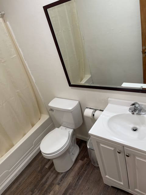 Standard Double Room | Bathroom | Towels