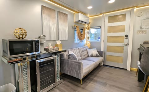 Elite Studio, 1 Queen Bed (Casino Royale - Private Caboose) | Microwave