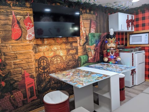 Premier Studio, 1 Queen Bed 2 Twin Beds (Olympic Mountaineer - Private Caboose) | Individually decorated, individually furnished, free WiFi, bed sheets