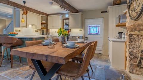 Kitchen-dining area, Farthingdales, Bolthole Retreats