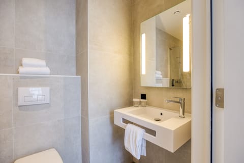 Shower, rainfall showerhead, hair dryer, towels