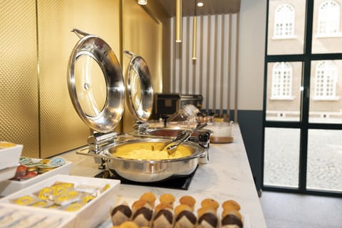 Daily buffet breakfast (EUR 17 per person)