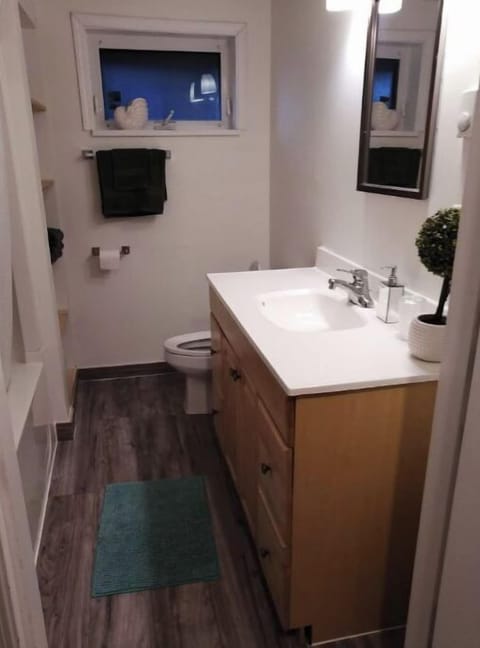 Full Bathroom with Tub/Shower