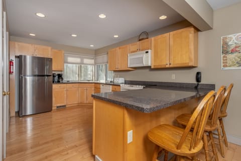 House, Multiple Beds, Hot Tub | Private kitchen | Fridge, microwave, oven, stovetop