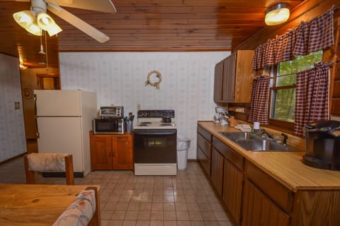 House, Multiple Beds, Kitchen | Private kitchen | Fridge, microwave, oven, stovetop