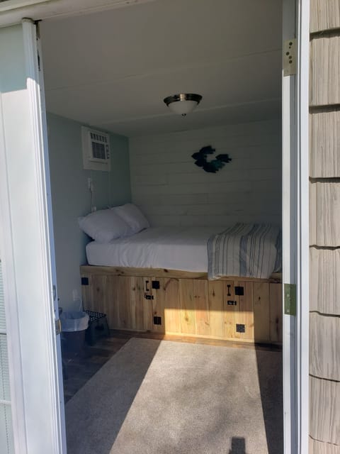 third detached seasonal bedroom
