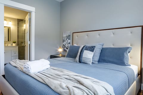 Guest Room #2 w/ Semi-Private Bath