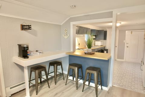 Breakfast bar w/ Keurig