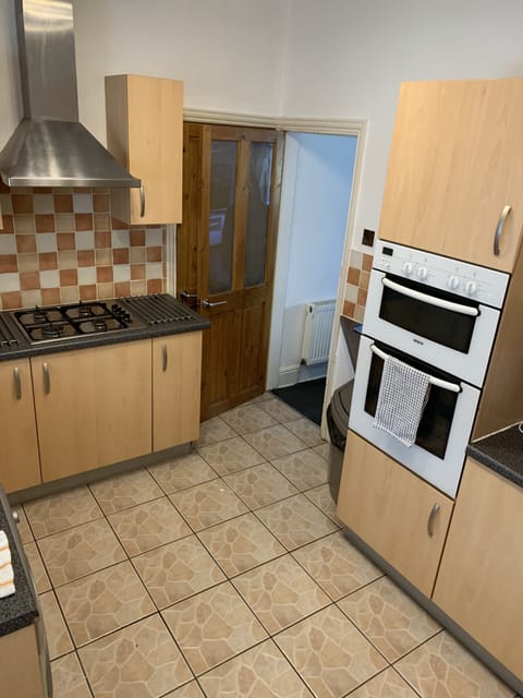 House | Private kitchen | Fridge, microwave, oven, stovetop