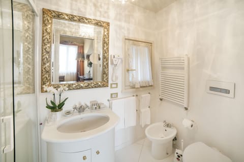 Classic Double or Twin Room | Bathroom | Jetted tub, rainfall showerhead, designer toiletries, hair dryer