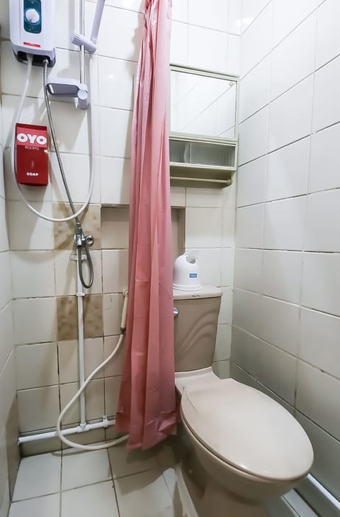 Standard Double Room | Bathroom | Shower, towels