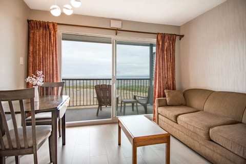 Oceanview Studio Suite | In-room dining